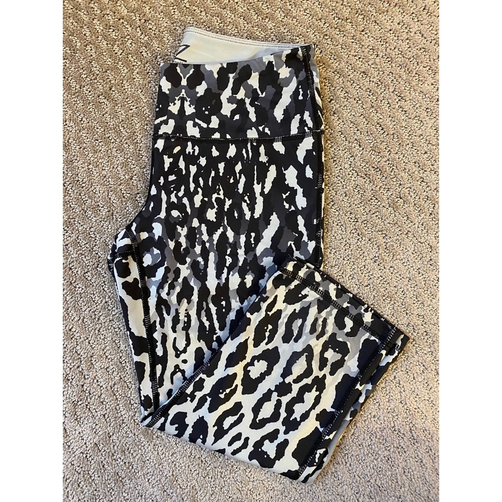 Z by Zella leopard print Capri leggings